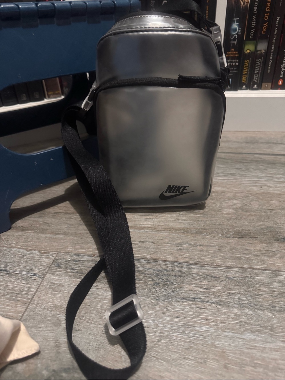 Nike Men’s Clear/Opaque Crossbody Belt Bag